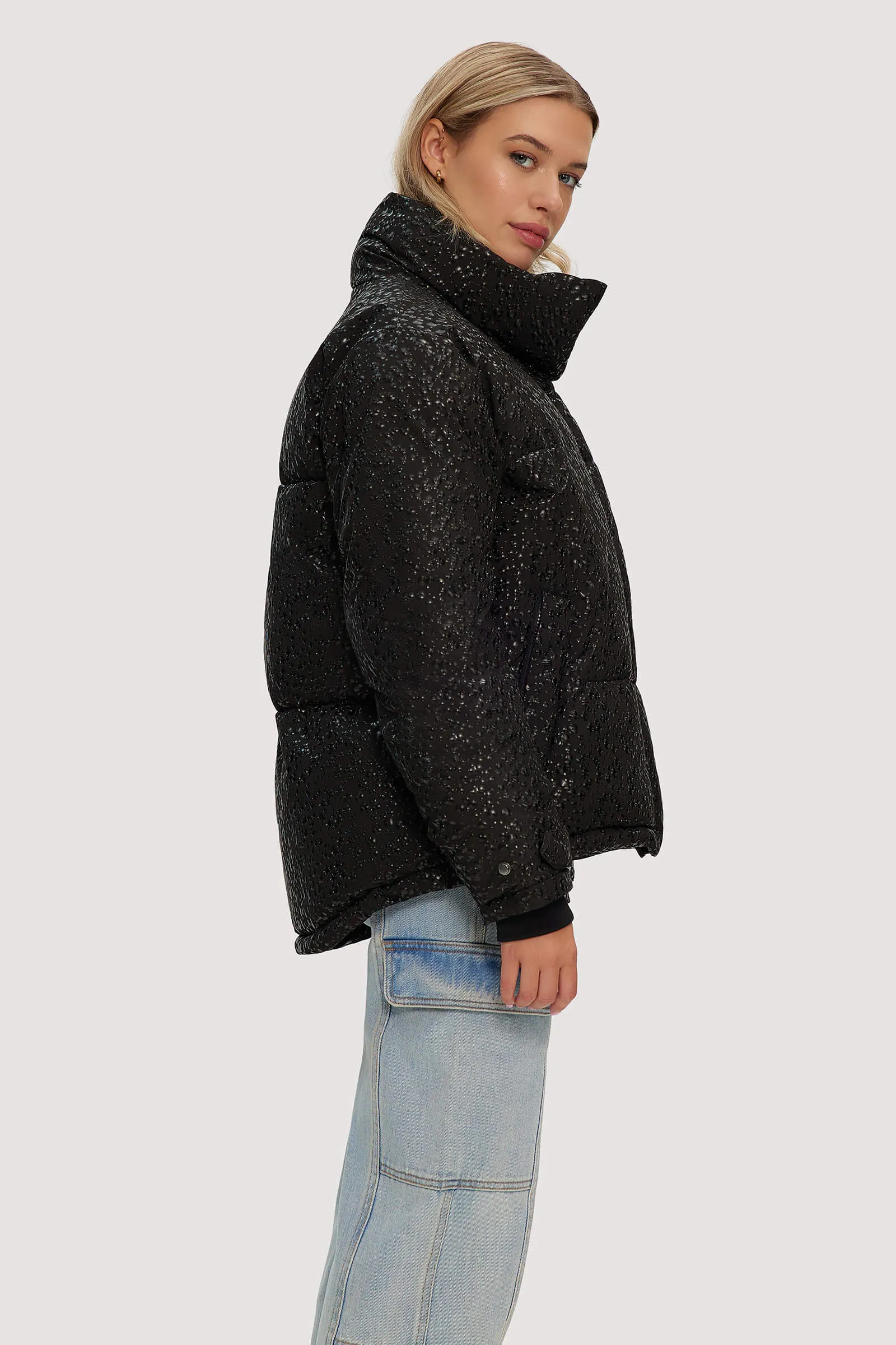 Of course! Please provide the original title of the e-commerce product that you would like optimized with modifiers.